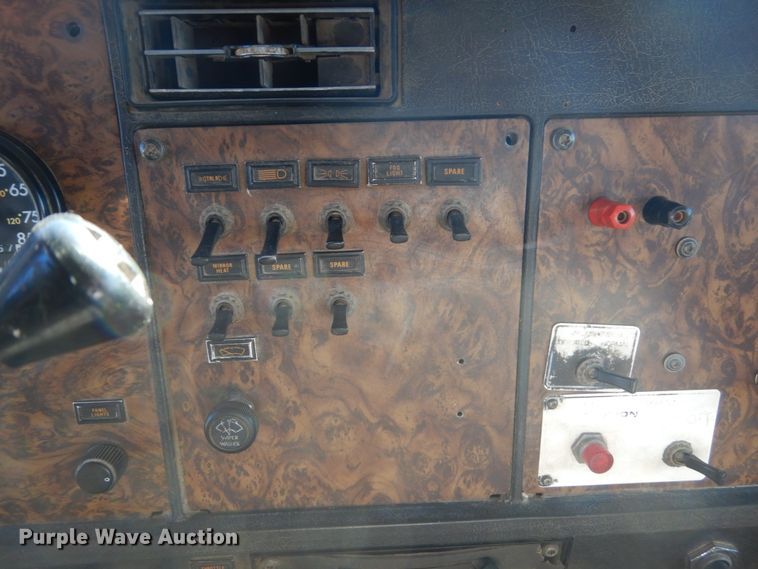 image for item FT9016 1990 Kenworth T400  tank truck