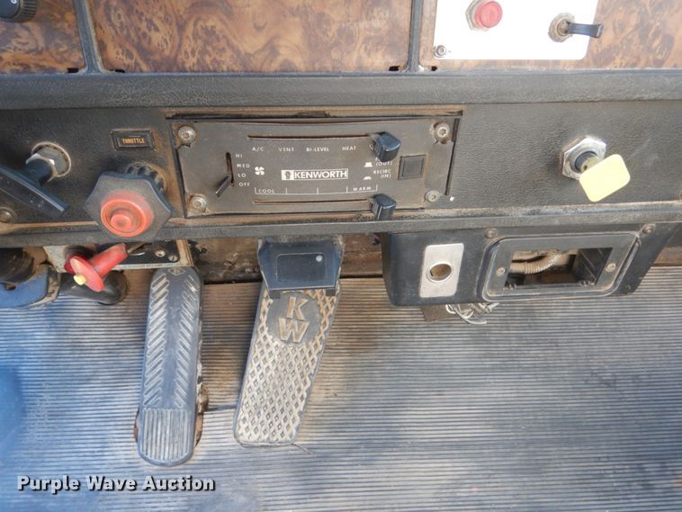 image for item FT9016 1990 Kenworth T400  tank truck