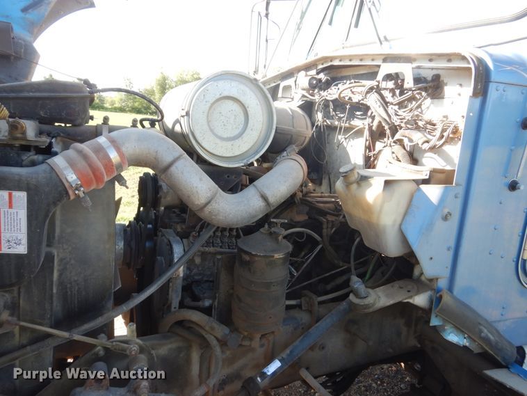 image for item FT9016 1990 Kenworth T400  tank truck