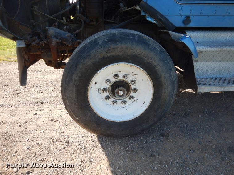 image for item FT9016 1990 Kenworth T400  tank truck