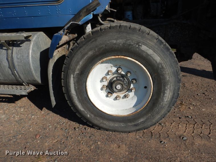 image for item FT9016 1990 Kenworth T400  tank truck