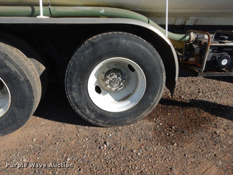 image for item FT9016 1990 Kenworth T400  tank truck