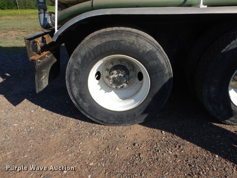 image for item FT9016 1990 Kenworth T400  tank truck