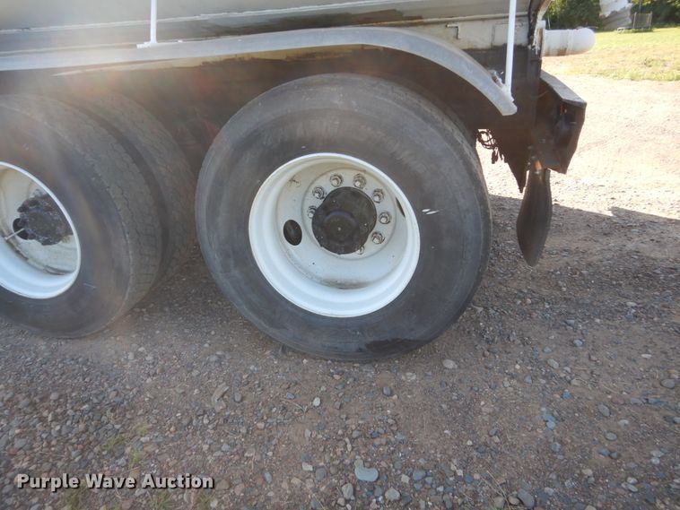 image for item FT9016 1990 Kenworth T400  tank truck