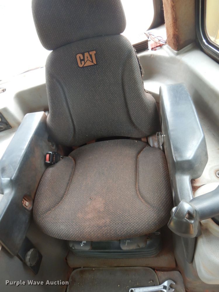 image for item FT9032 2011 Caterpillar D6T LGP  dozer