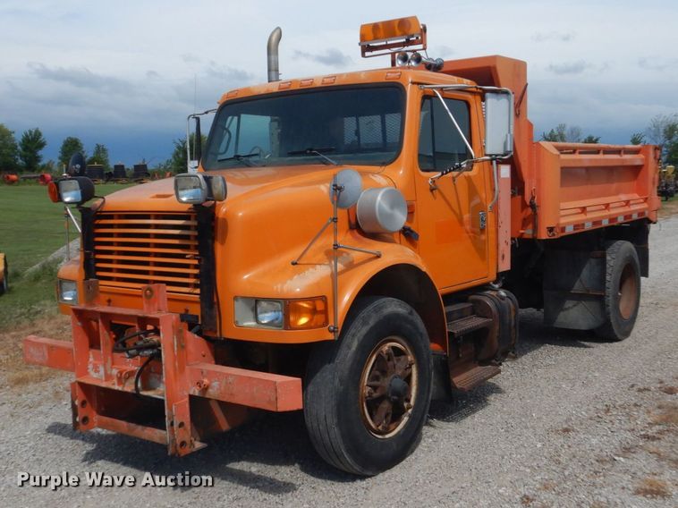 image for item FT9052 1995 International 4700  dump truck
