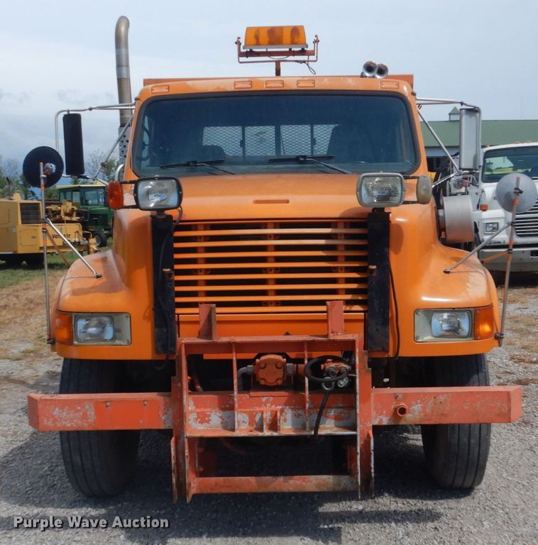 image for item FT9052 1995 International 4700  dump truck