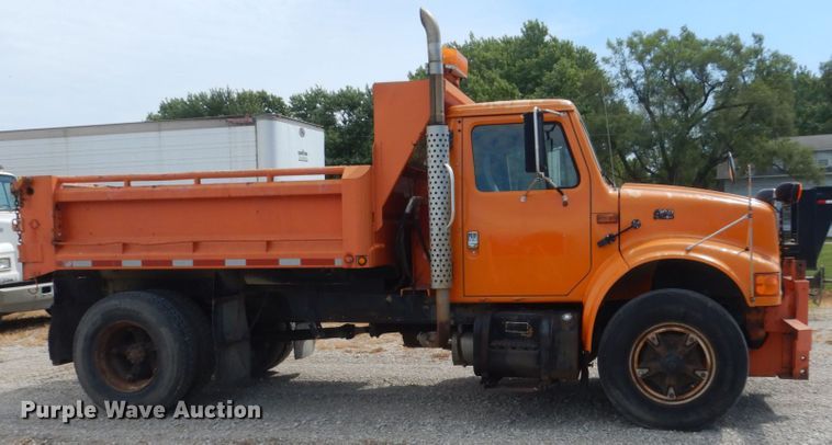 image for item FT9052 1995 International 4700  dump truck