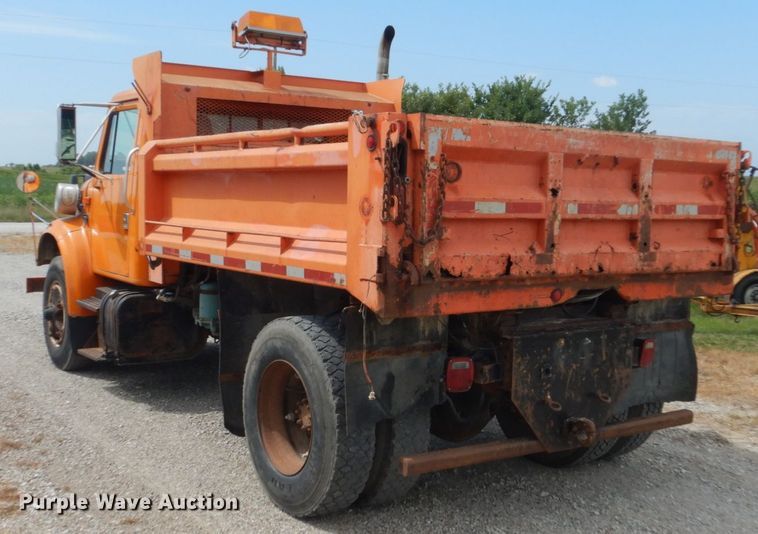 image for item FT9052 1995 International 4700  dump truck