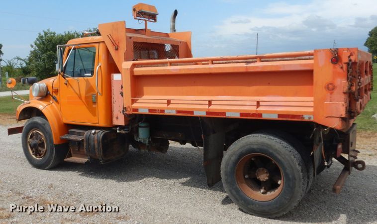 image for item FT9052 1995 International 4700  dump truck