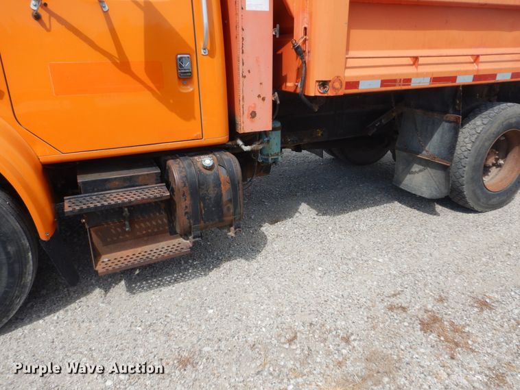 image for item FT9052 1995 International 4700  dump truck