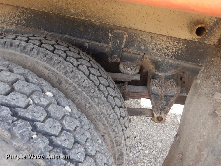 image for item FT9052 1995 International 4700  dump truck