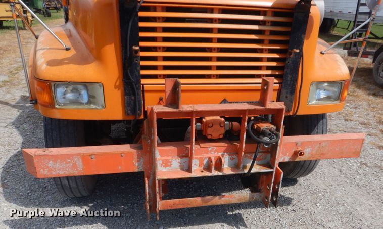 image for item FT9052 1995 International 4700  dump truck