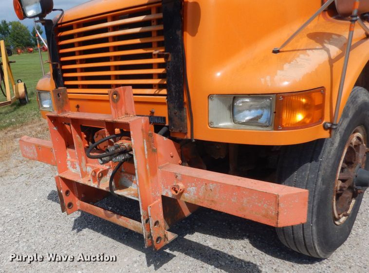 image for item FT9052 1995 International 4700  dump truck