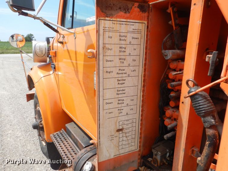 image for item FT9052 1995 International 4700  dump truck