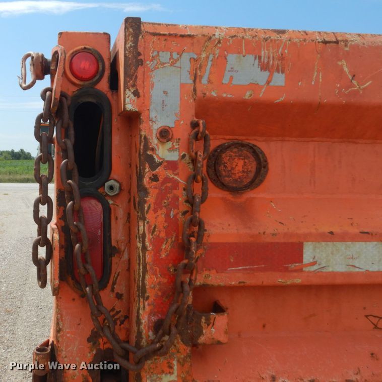 image for item FT9052 1995 International 4700  dump truck