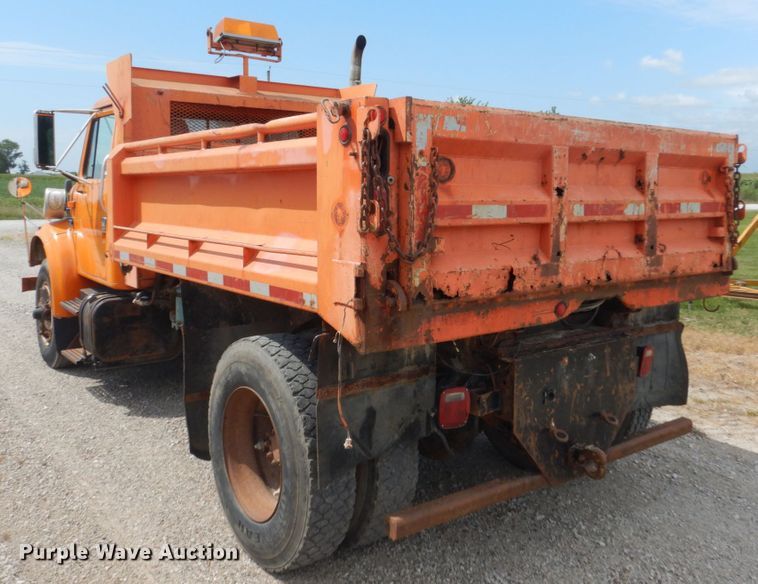 image for item FT9052 1995 International 4700  dump truck