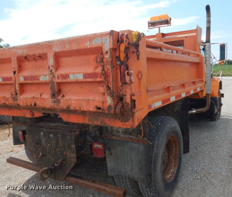 image for item FT9052 1995 International 4700  dump truck