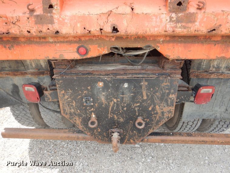 image for item FT9052 1995 International 4700  dump truck