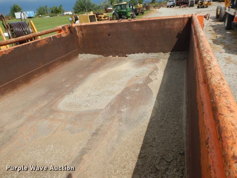 image for item FT9052 1995 International 4700  dump truck