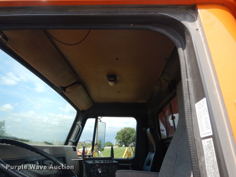 image for item FT9052 1995 International 4700  dump truck