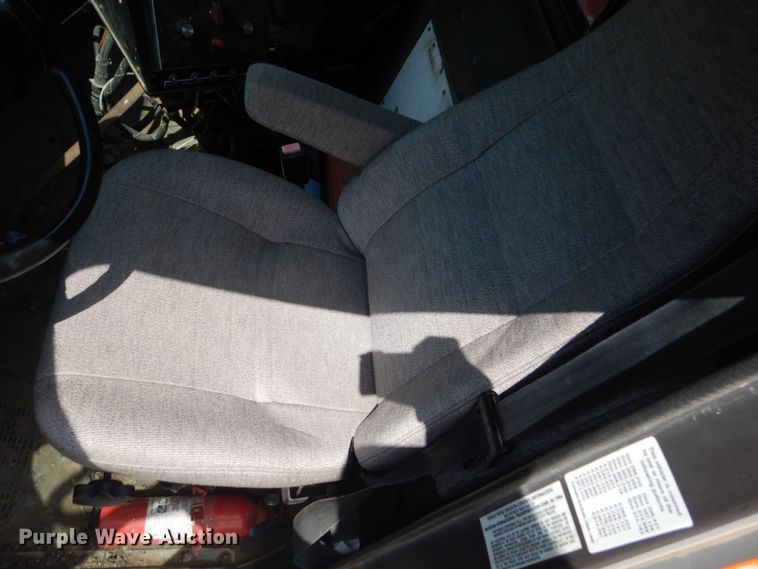 image for item FT9052 1995 International 4700  dump truck