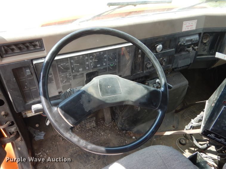 image for item FT9052 1995 International 4700  dump truck