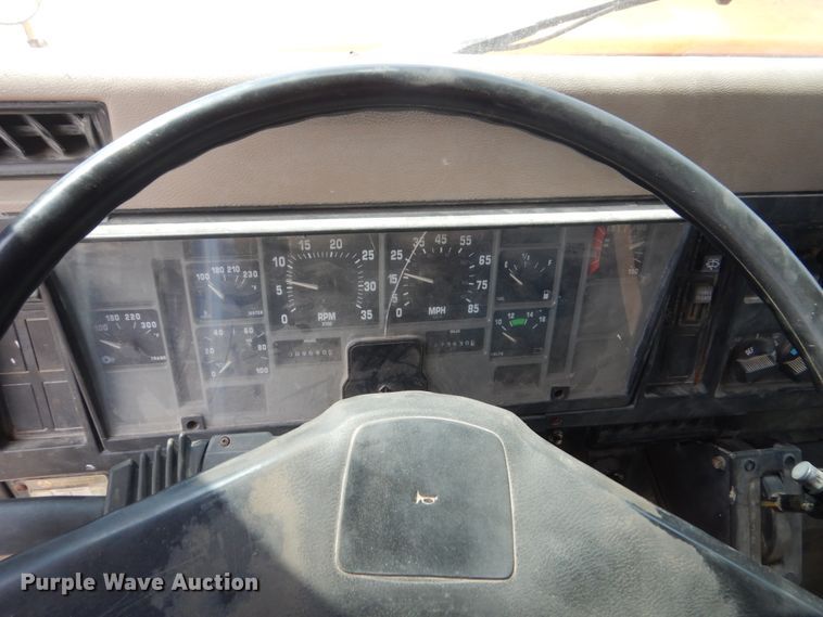 image for item FT9052 1995 International 4700  dump truck