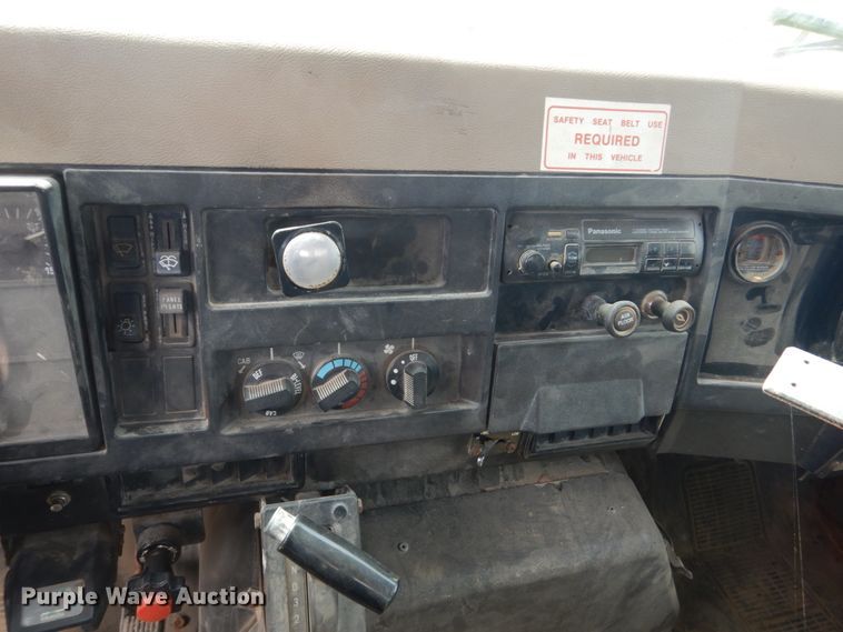 image for item FT9052 1995 International 4700  dump truck