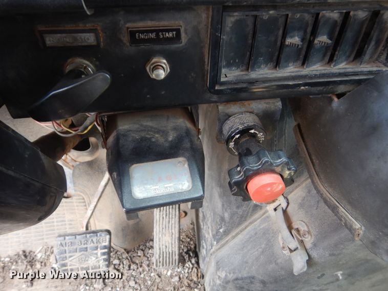 image for item FT9052 1995 International 4700  dump truck