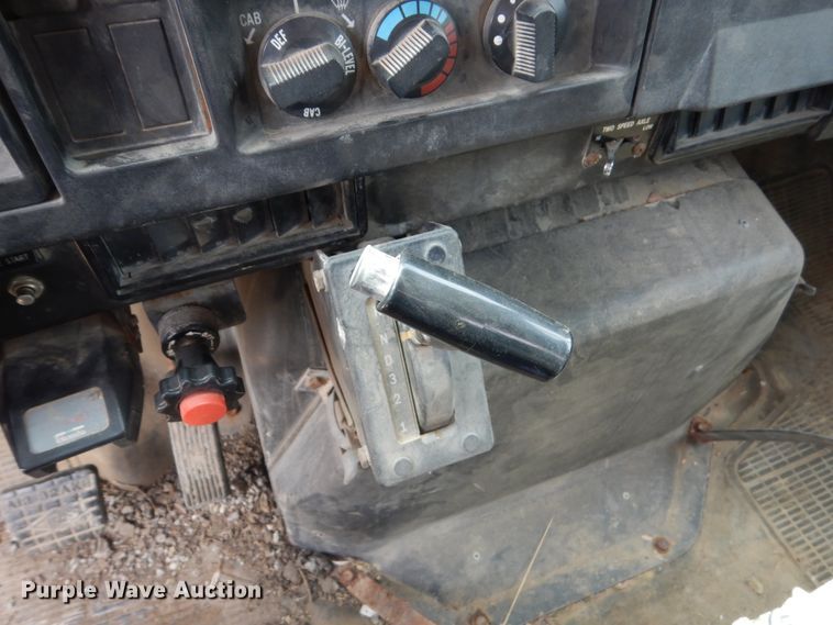 image for item FT9052 1995 International 4700  dump truck