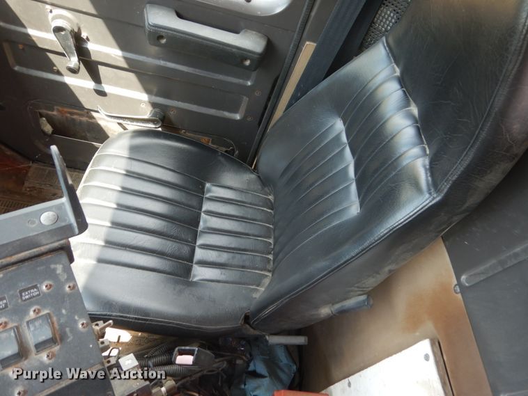 image for item FT9052 1995 International 4700  dump truck