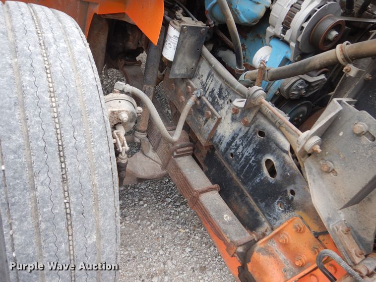 image for item FT9052 1995 International 4700  dump truck