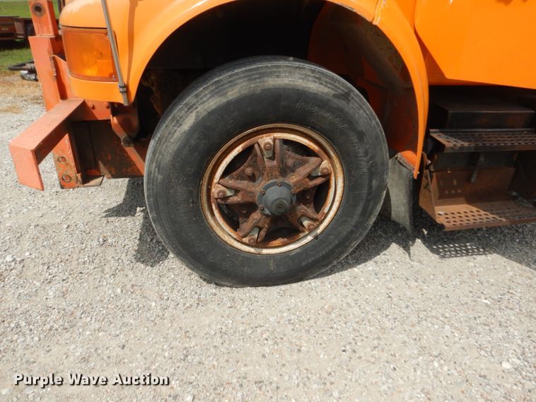 image for item FT9052 1995 International 4700  dump truck