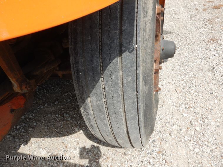 image for item FT9052 1995 International 4700  dump truck