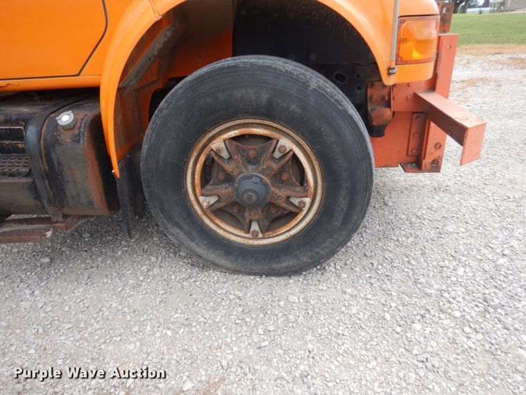 image for item FT9052 1995 International 4700  dump truck