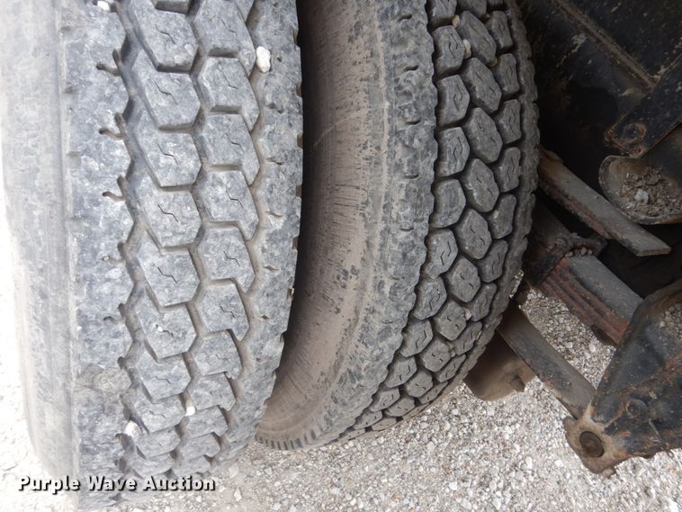 image for item FT9052 1995 International 4700  dump truck