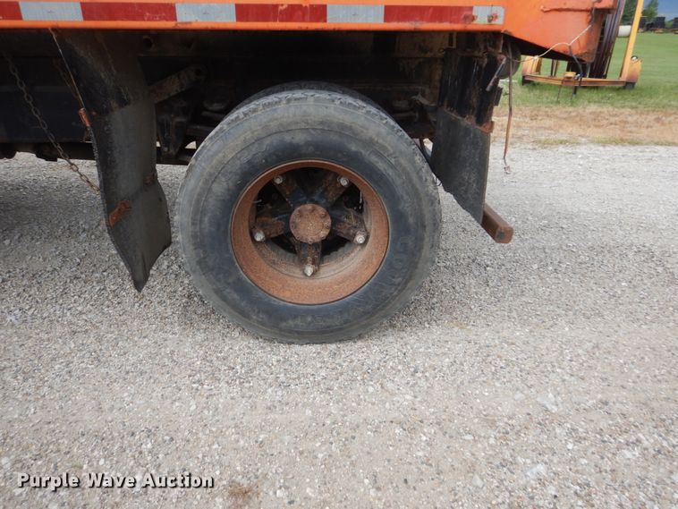 image for item FT9052 1995 International 4700  dump truck