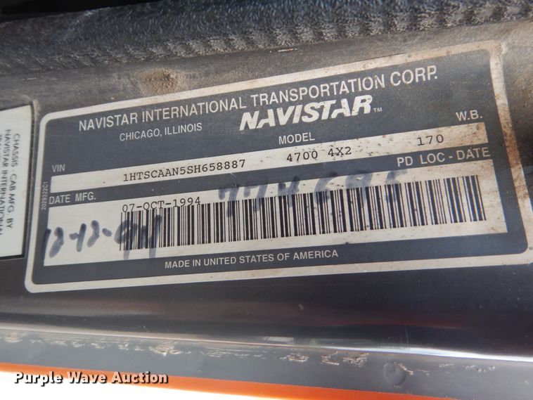 image for item FT9052 1995 International 4700  dump truck