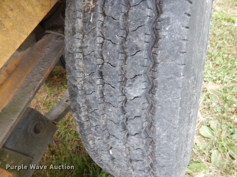 image for item FT9053 1996 Vermeer Navigator D-24A  directional boring unit