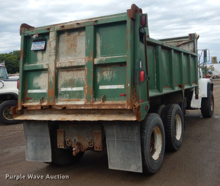 image for item FT9107 1994 Ford L8000  dump truck