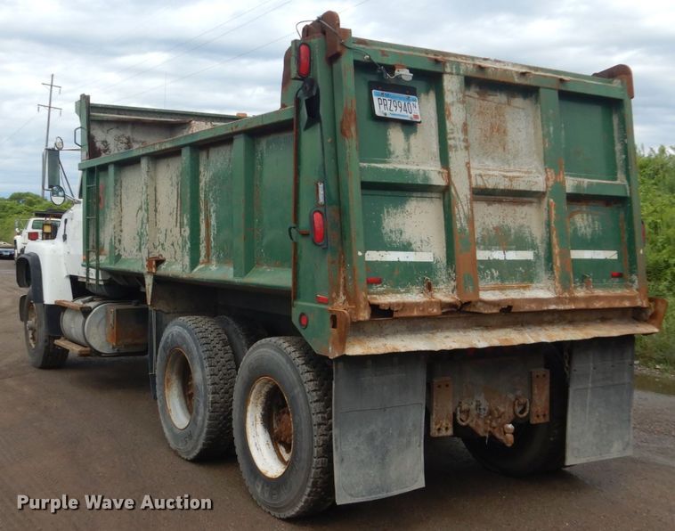 image for item FT9107 1994 Ford L8000  dump truck