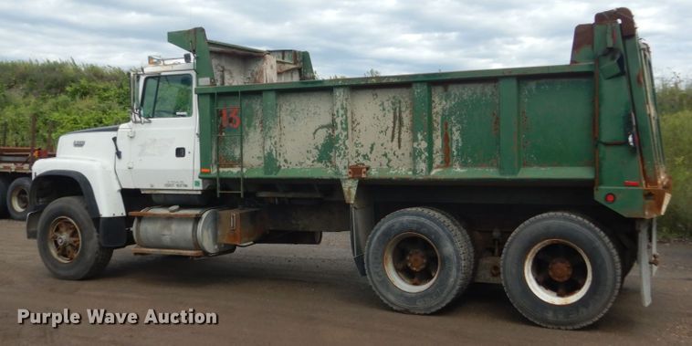 image for item FT9107 1994 Ford L8000  dump truck