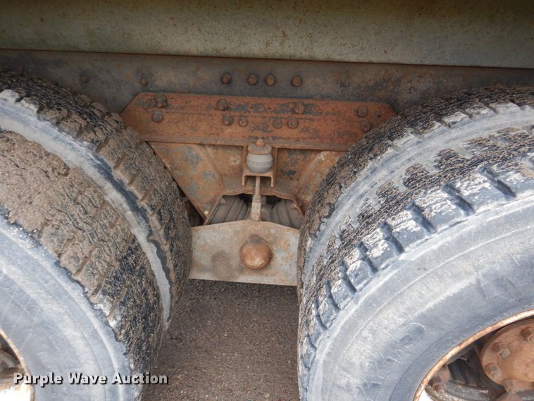 image for item FT9107 1994 Ford L8000  dump truck