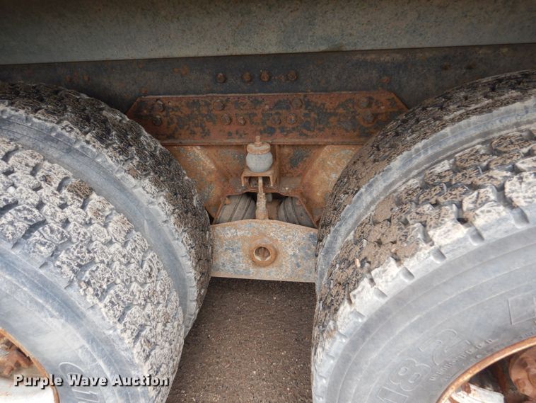 image for item FT9107 1994 Ford L8000  dump truck