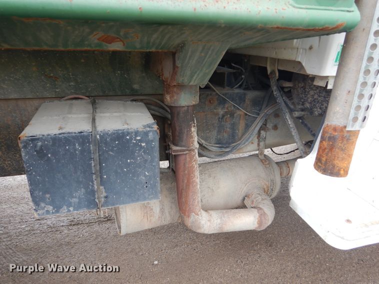 image for item FT9107 1994 Ford L8000  dump truck