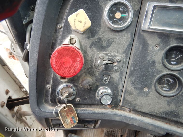 image for item FT9107 1994 Ford L8000  dump truck