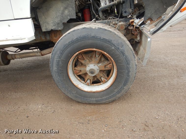 image for item FT9107 1994 Ford L8000  dump truck