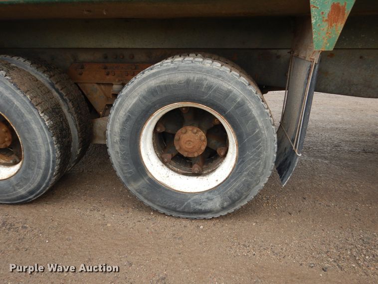 image for item FT9107 1994 Ford L8000  dump truck