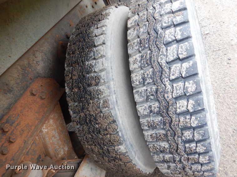 image for item FT9107 1994 Ford L8000  dump truck